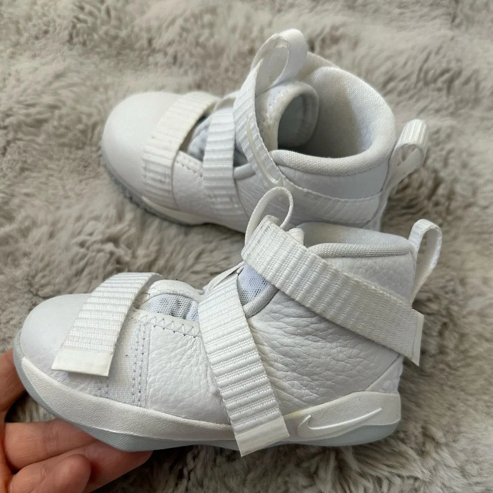 Nike lebron Soldier XI sneakers size 6C